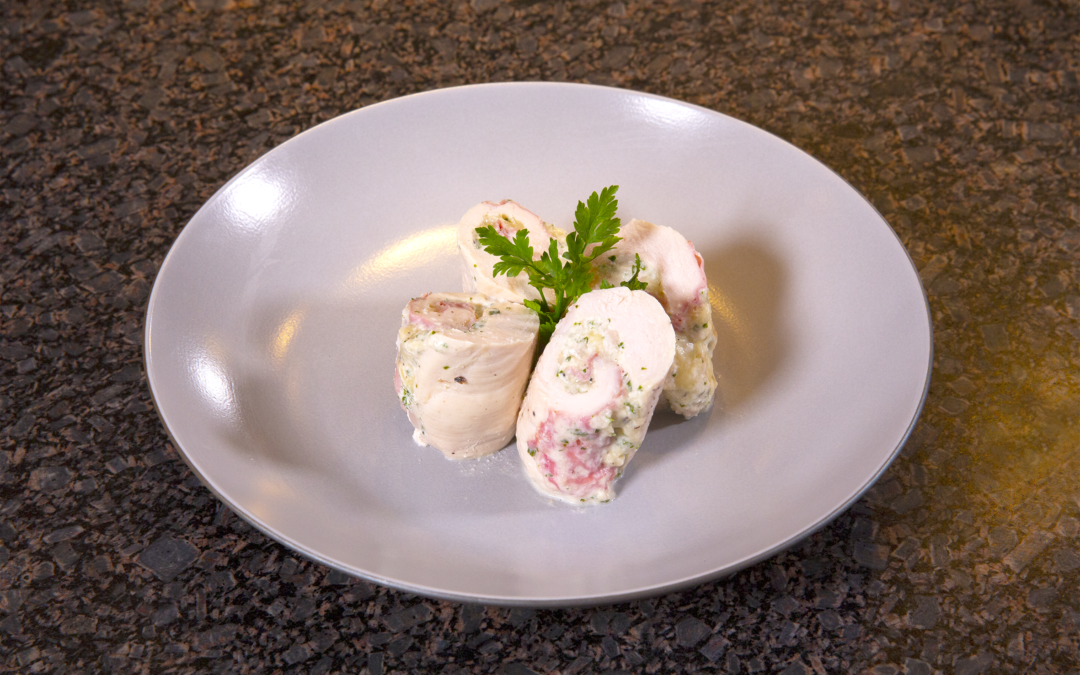 Ballotine de poulet au Vacherin Fribourgeois AOP, jambon cru et fines herbes