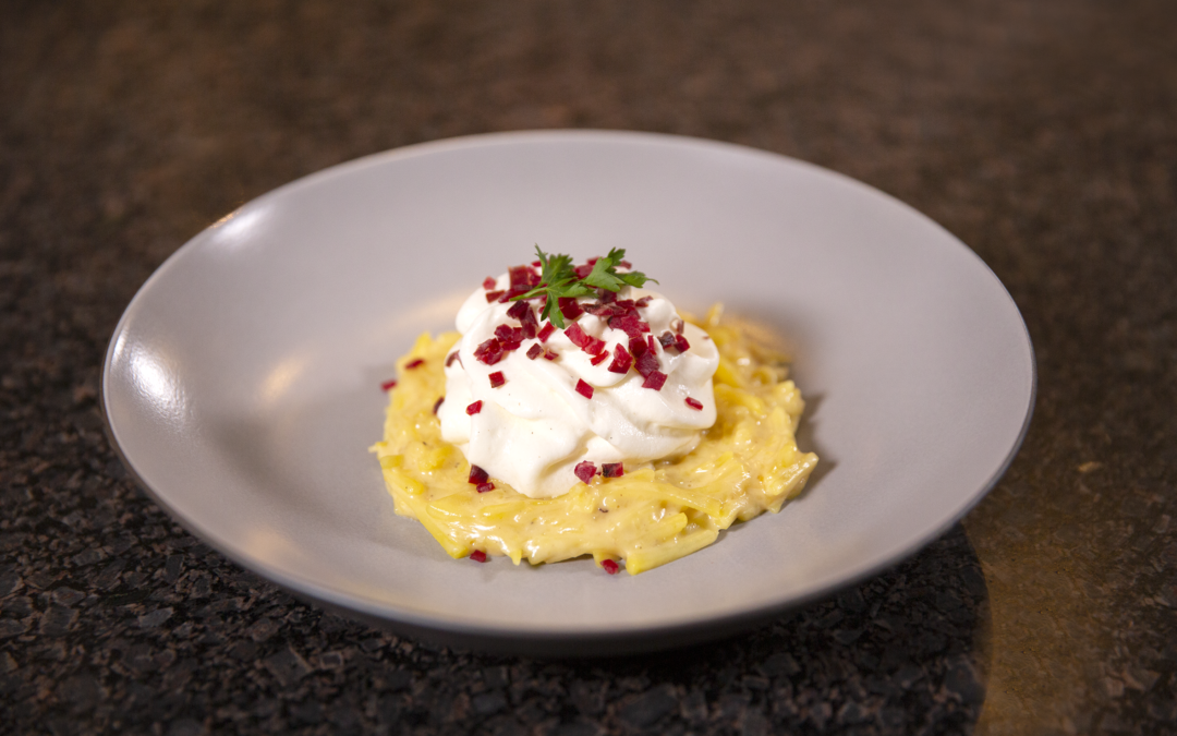 Pommes pailles au Vacherin Fribourgeois AOP, nuage de Vacherin et dés de viande séchée
