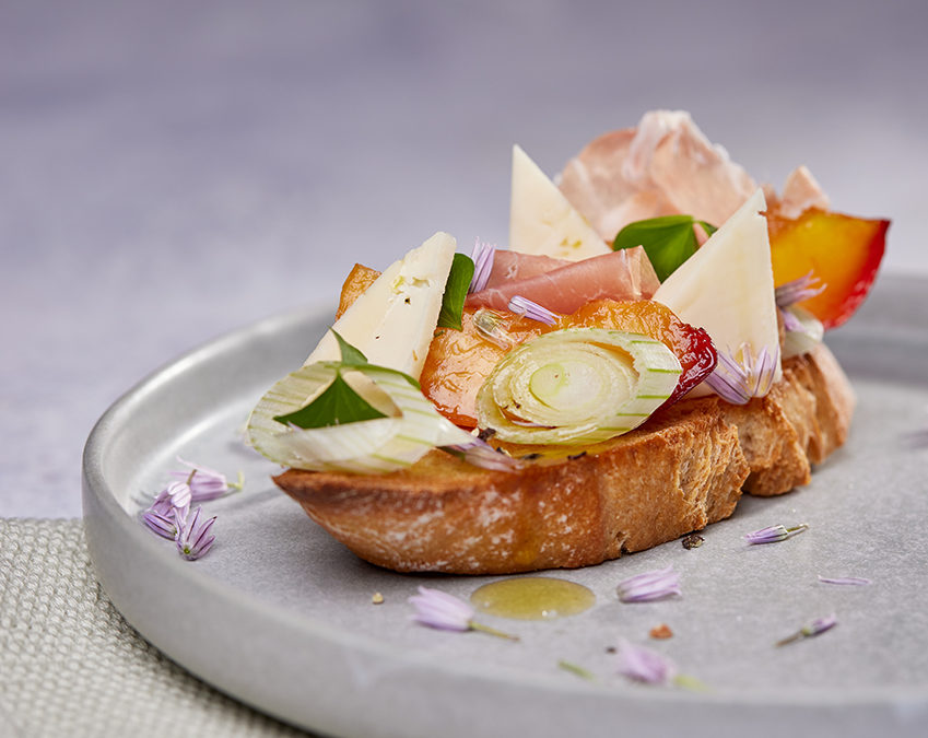 Tartine gourmande sucrée-salée au Vacherin Fribourgeois AOP