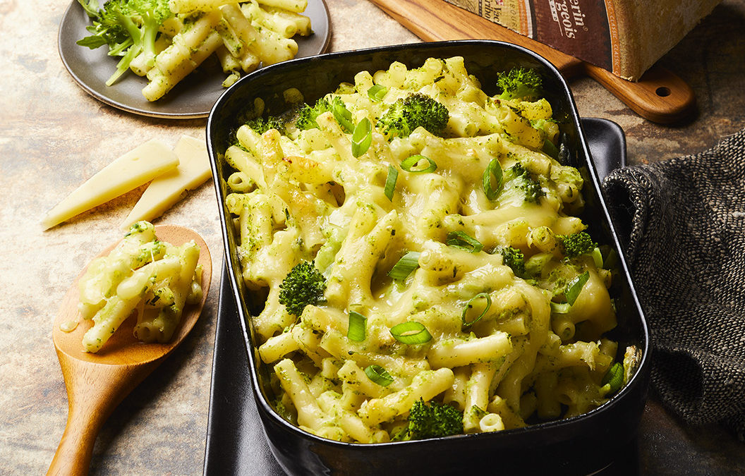 Gratin Mac & Cheese à l’ail rôti, aux brocolis et au Vacherin Fribourgeois AOP