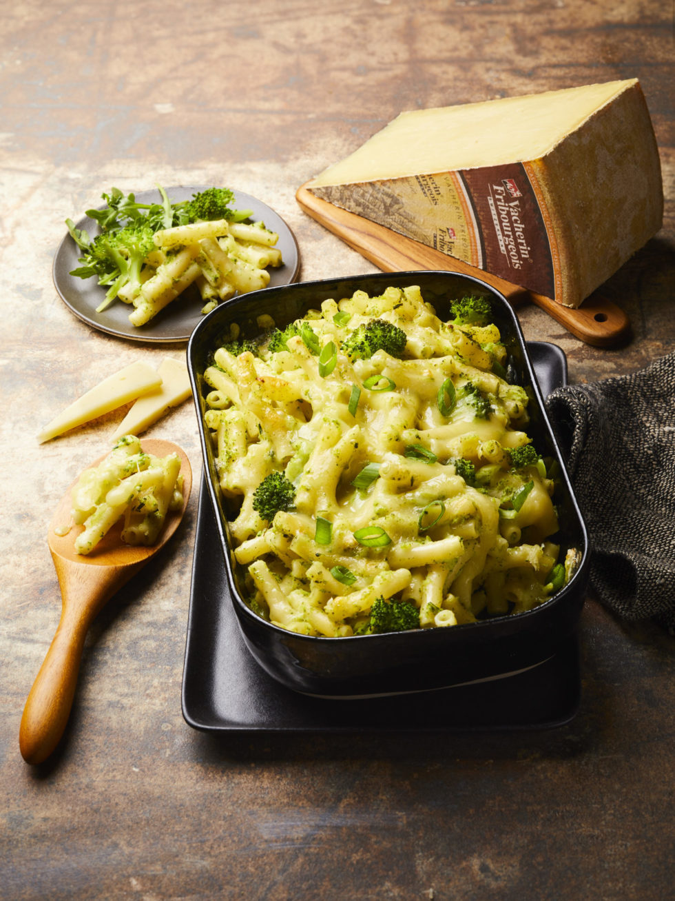 Gratin Mac &amp; Cheese mit geröstetem Knoblauch, Brokkoli und Vacherin ...