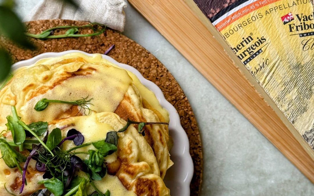 Pancake mit Vacherin Fribourgeois AOP und selbstgemachter Hollondaise-Sauce